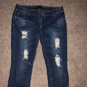 distressed capri skinny jeans
